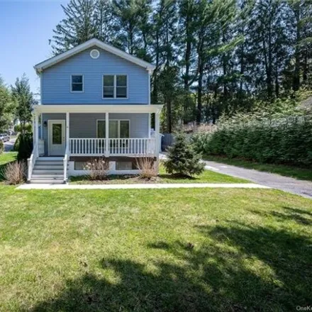 Rent this 3 bed house on 30 Maple Avenue in Chappaqua, New Castle