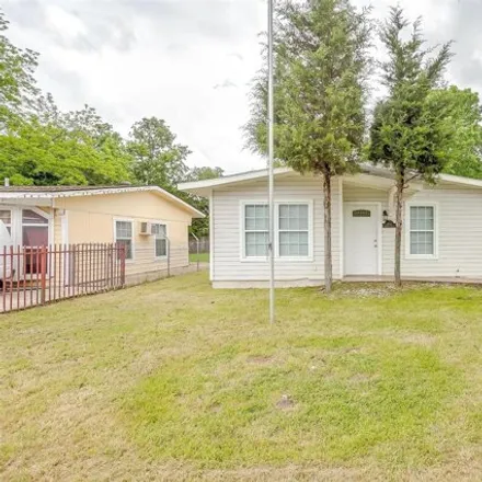 Buy this 2 bed house on 4712 Crenshaw Avenue in Fort Worth, TX 76105