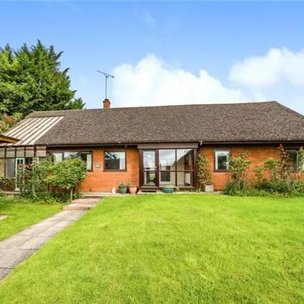 Buy this 4 bed house on Summerhouse Hill in Buckingham, MK18 1XW