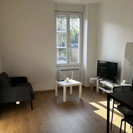 Rent this 2 bed apartment on 139 Rue de Longvic in 21000 Dijon, France