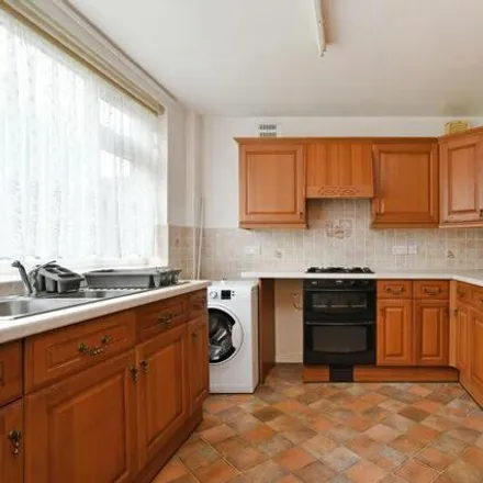 Image 7 - 11 Whirlowdale Crescent, Sheffield, S7 2NA, United Kingdom - House for sale