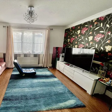 Rent this 4 bed house on 25 Ruskin Way in Wokingham, RG41 3BW