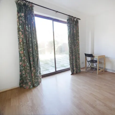 Rent this 5 bed room on 4 Wooster Gardens in London, E14 0PJ