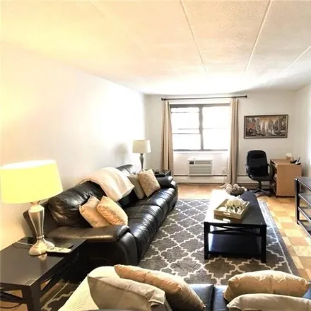 Image 5 - 1079 Warburton Avenue, City of Yonkers, NY 10701, USA - Apartment for sale