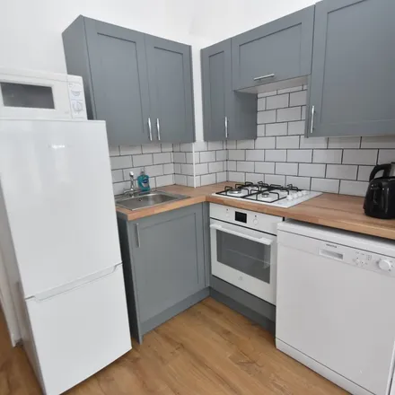 Rent this 2 bed townhouse on Claude Road in Cardiff, CF24 3RU