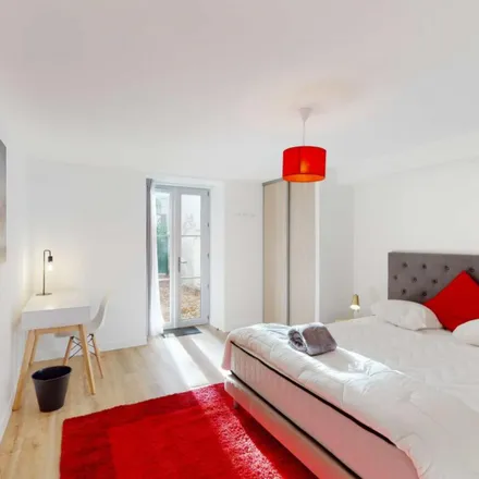 Rent this 13 bed room on 70 Boulevard Victor Hugo in 44200 Nantes, France