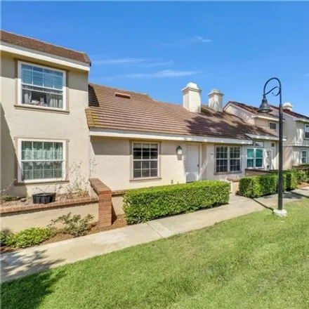 Image 2 - 5 Wellesley Unit 12, Irvine, California, 92612 - Townhouse for sale
