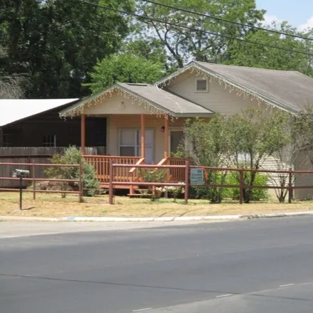 Rent this 3 bed house on Montes Tire Shop in 408 West Comal Street, Frio Heights Colonia