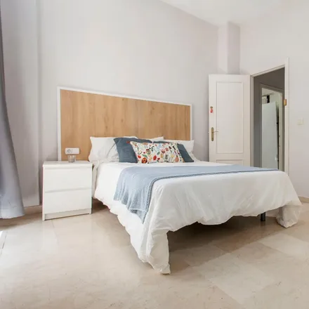 Rent this 15 bed room on Carrer de Calatrava in 17, 46001 Valencia
