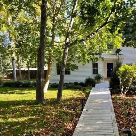 Image 3 - 323 Division Street, Village of Sag Harbor, Suffolk County, NY 11963, USA - House for sale