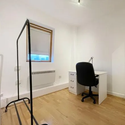 Image 7 - The Yellow House, 126 Lower Road, Canada Water, London, SE16 2UE, United Kingdom - Apartment for sale