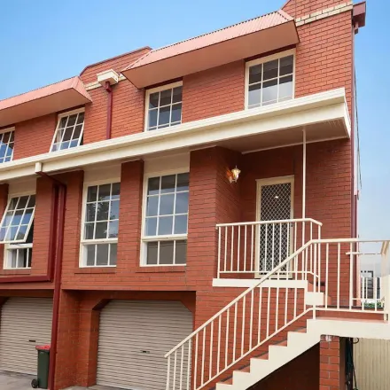 Image 3 - 22 Brougham Street, North Melbourne VIC 3051, Australia - Townhouse for rent