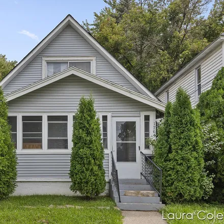 Buy this 3 bed house on 1228 College Avenue Northeast in Grand Rapids, MI 49505