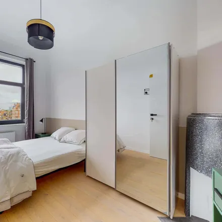 Rent this 6 bed room on Boulevard Auguste Reyers - Auguste Reyerslaan in 1030 Schaerbeek - Schaarbeek, Belgium