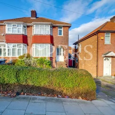 Buy this 3 bed duplex on Springfield Mount in London, NW9 0SR