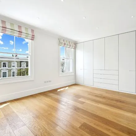 Rent this 5 bed apartment on 9 Scarsdale Villas in London, W8 6UX