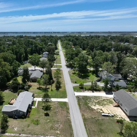 Image 3 - 501 Deer Creek Drive, Cape Carteret, NC 28584, USA - House for sale