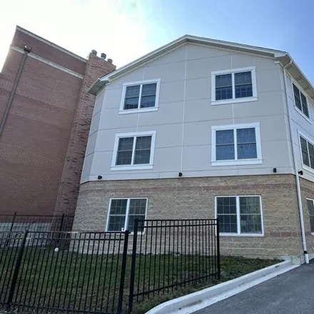 Rent this 2 bed condo on 7441 North Rogers Avenue in Chicago, IL 60626