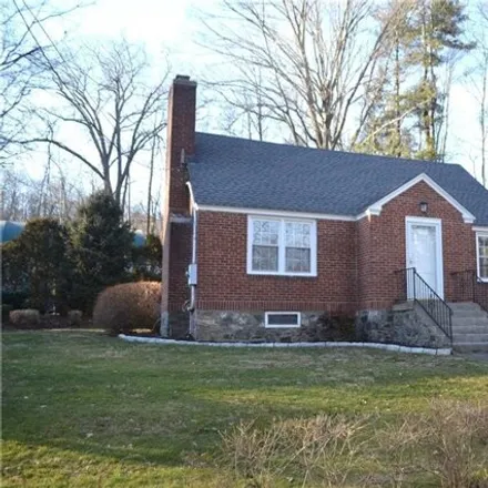 Rent this 3 bed house on 885 Straits Turnpike in Middlebury, Naugatuck Valley Planning Region