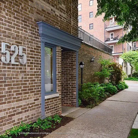Buy this 3 bed condo on 525 Grove Street in Evanston, IL 60201