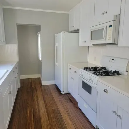 Rent this 1 bed apartment on 1082 9th Court in Santa Monica, CA 90403