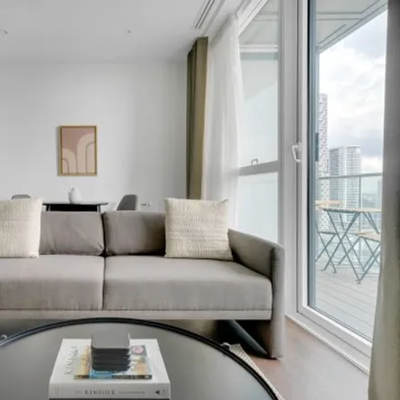 Image 2 - Laker Court, 39 Harbour Way, Canary Wharf, London, E14 9ZE, United Kingdom - Apartment for rent
