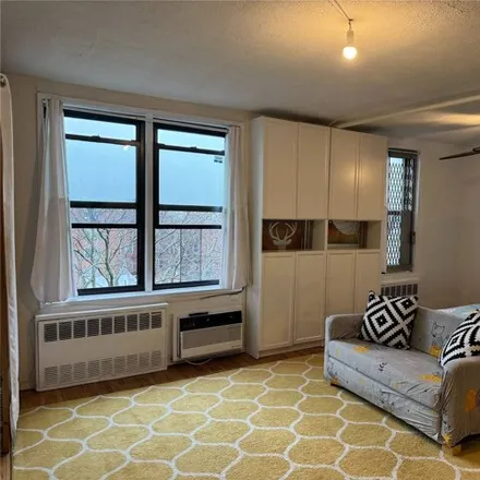 Image 8 - 2015 Saint Paul Avenue, New York, NY 10461, USA - Apartment for sale