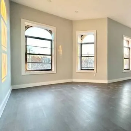 Image 2 - 1059 Sutter Avenue, New York, NY 11208, USA - House for sale
