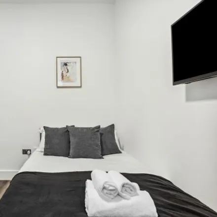 Image 5 - 7 Sutherland Avenue, London, W9 2HQ, United Kingdom - Apartment for rent