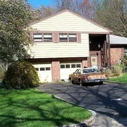 Rent this 4 bed house on 13 Gay Drive in Village of Great Neck, NY 11024