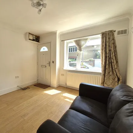 Image 3 - 63 Coval Lane, Chelmsford, CM1 1TG, United Kingdom - Apartment for rent