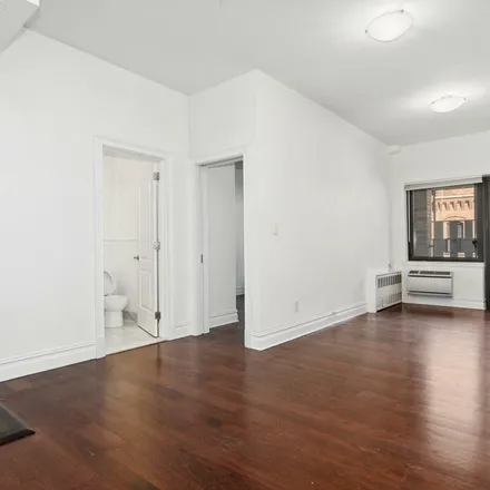 Image 3 - 110 East 84th Street, New York, NY 10028, USA - Apartment for rent