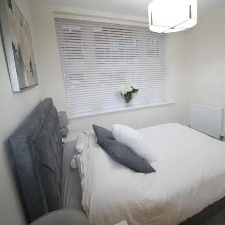 Image 7 - Main Street, Dickens Heath, B90 1GE, United Kingdom - Apartment for rent