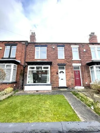 Rent this 4 bed townhouse on 22 Poplar Avenue in Austhorpe, LS15 8EE