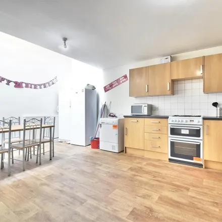 Image 3 - Ashgate Road, Sheffield, S10 2QE, United Kingdom - Apartment for rent