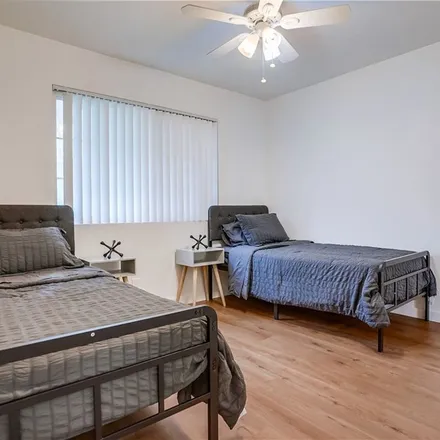 Image 3 - 12595 Chandler Boulevard, Los Angeles, CA 91607, USA - Apartment for rent