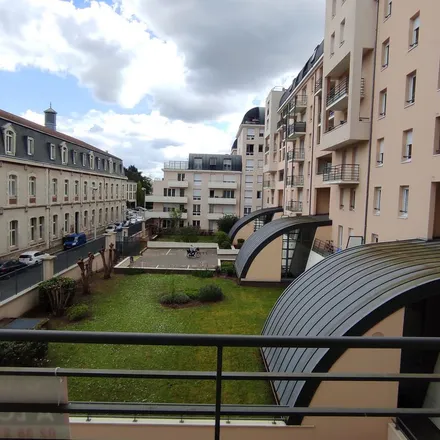 Image 5 - 35 Rue du Champ Rond, 45000 Cité Emile Zola, France - Apartment for rent