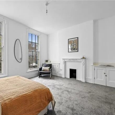Image 5 - 57 Philpot Street, St. George in the East, London, E1 2DP, United Kingdom - Townhouse for sale