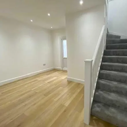 Rent this 3 bed room on 22 Felix Road in London, W13 0NT
