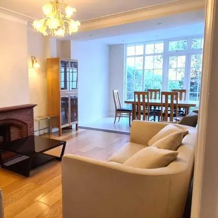 Rent this 4 bed duplex on Brunswick Gardens in London, W5 1AP