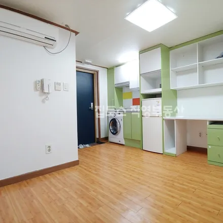 Rent this studio apartment on 서울특별시 관악구 봉천동 1619-13