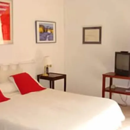 Rent this 6 bed house on 84800 L'Isle-sur-la-Sorgue