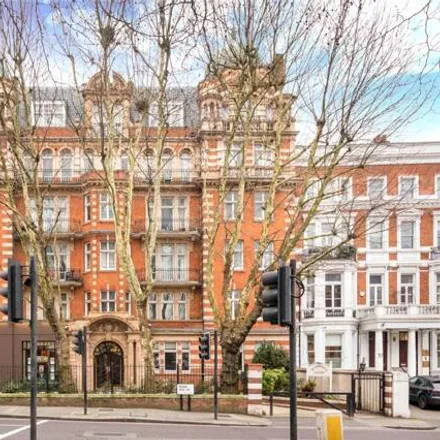 Rent this 5 bed apartment on LV lounge in 4 Clarendon Terrace, London