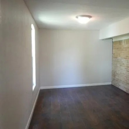 Image 5 - 435 Gammon Drive, Houston, TX 77022, USA - House for rent