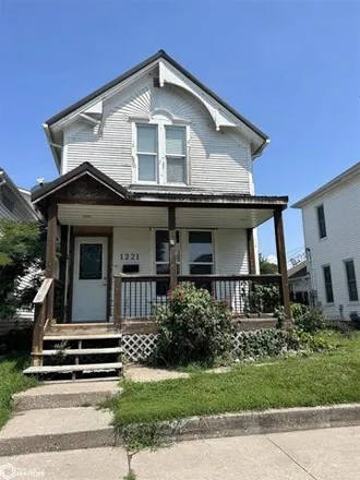 Buy this 3 bed house on 1259 Avenue G in Fort Madison, IA 52627