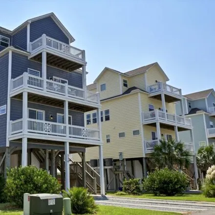 Image 8 - 158 Scotch Bonnet Circle, West Onslow Beach, North Topsail Beach, NC 28445, USA - House for sale