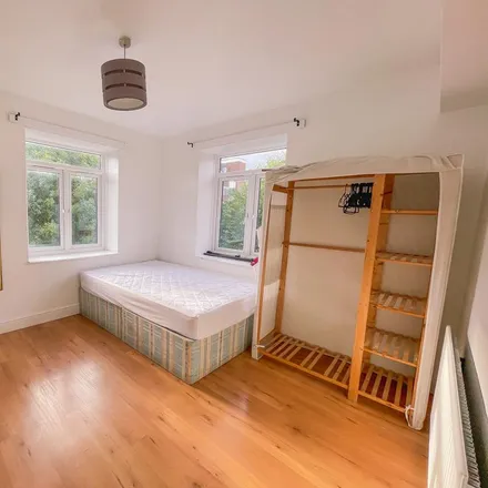 Rent this 2 bed apartment on Co-op Food in Kember Street, London