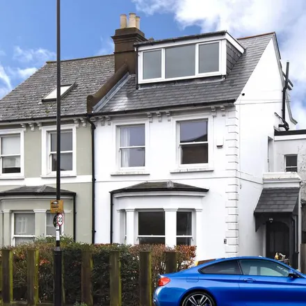 Rent this 5 bed duplex on Houston Road in Bell Green, London