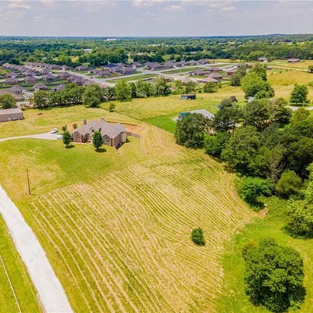 Buy this 6 bed house on 299 Pioneer Lane in Gentry, Benton County