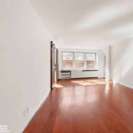 Image 4 - 444 East 84th Street, New York, NY 10028, USA - Apartment for sale
